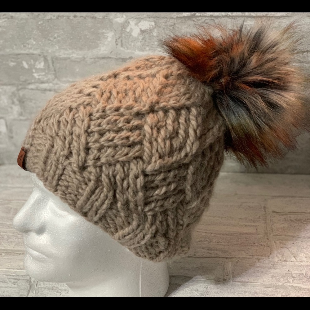Hand knit, faux fur pom beanie NWT unisex.